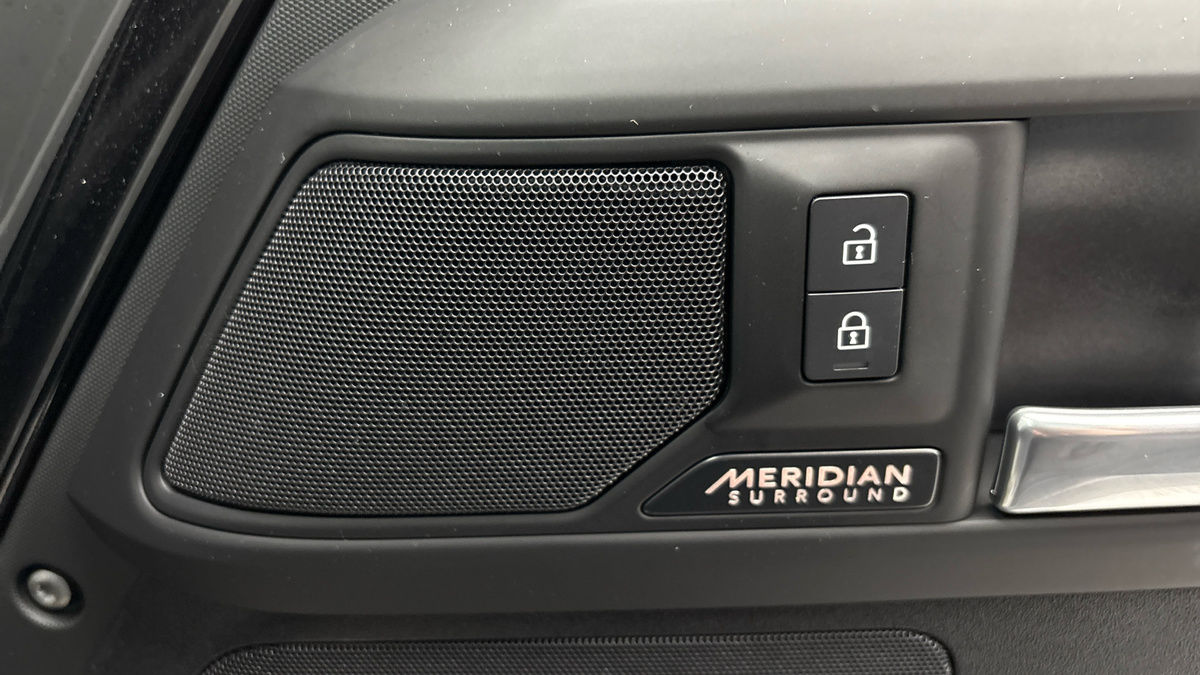 Land Rover Defender 90 Urban Image 25