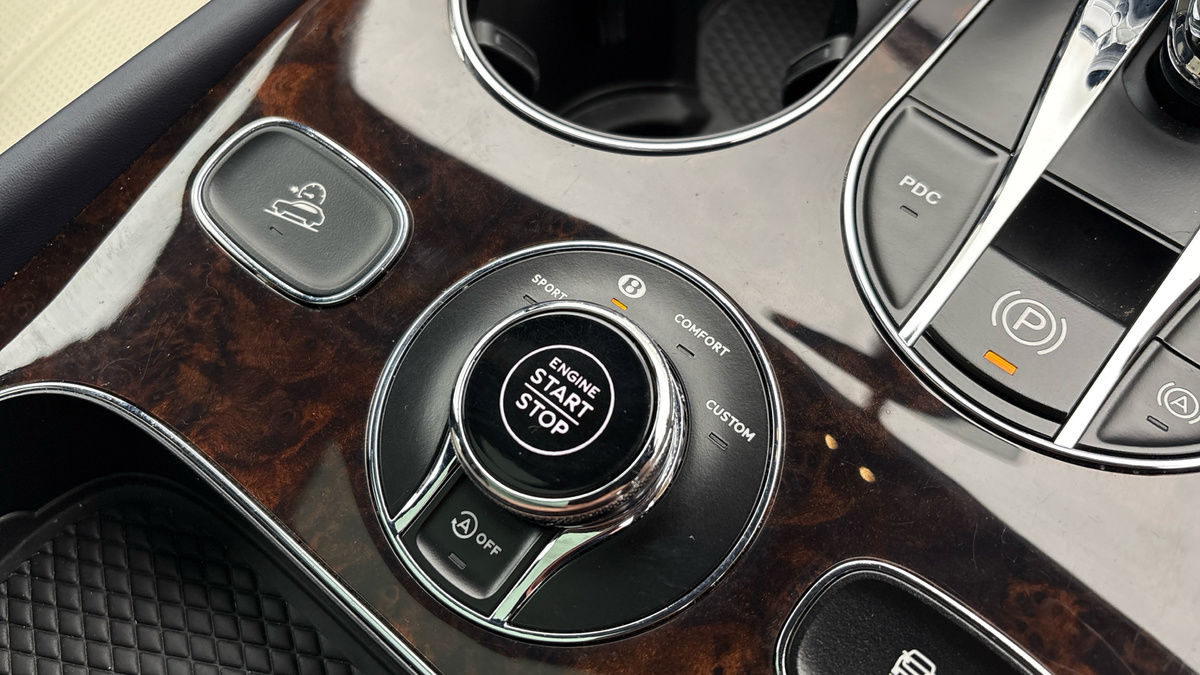 Bentley Bentayga Image 33