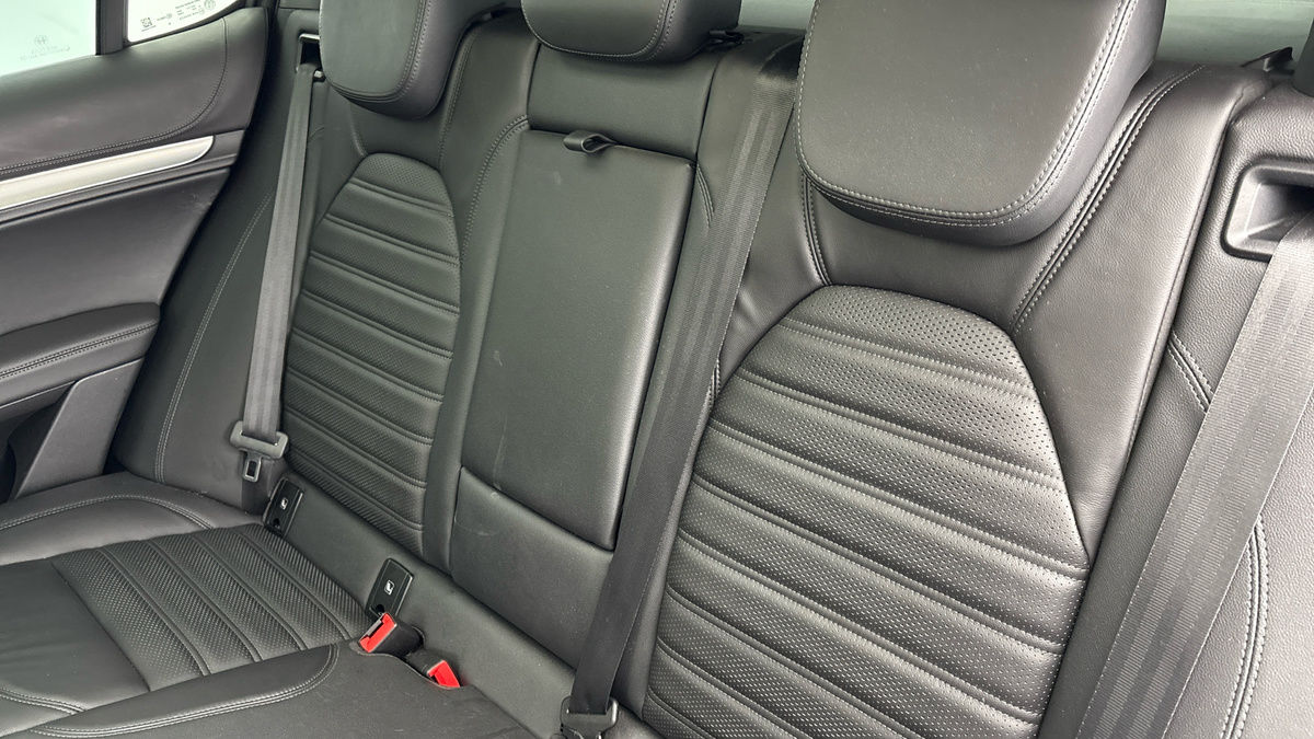 Alfa Romeo Stelvio Image 8