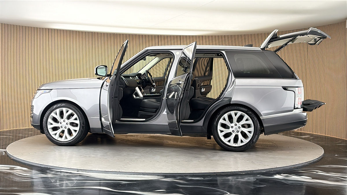 More views of Land Rover Range Rover