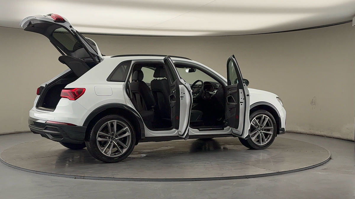 More views of Audi Q3