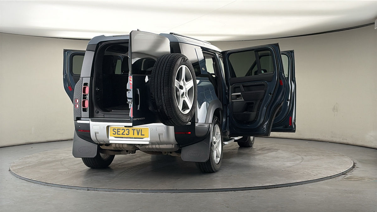 More views of Land Rover Defender 110