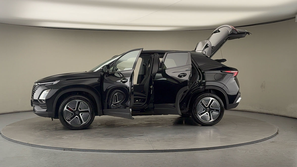 More views of Omoda 5