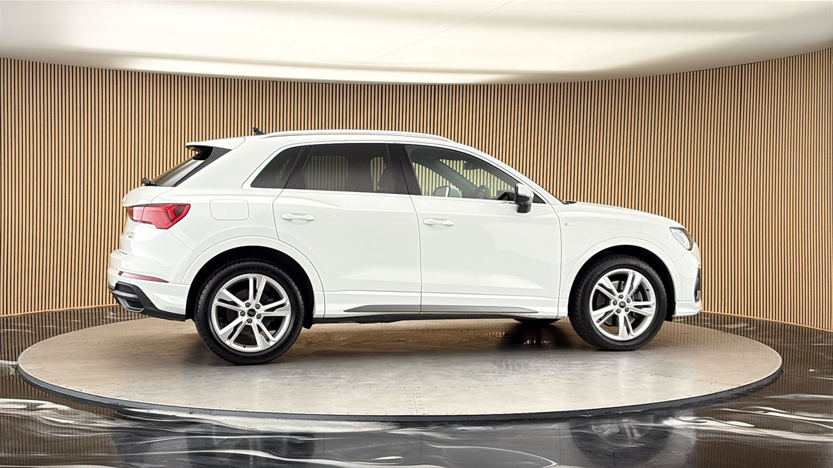More views of Audi Q3