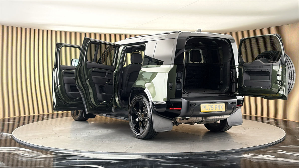 Land Rover Defender 110 Urban Image 23
