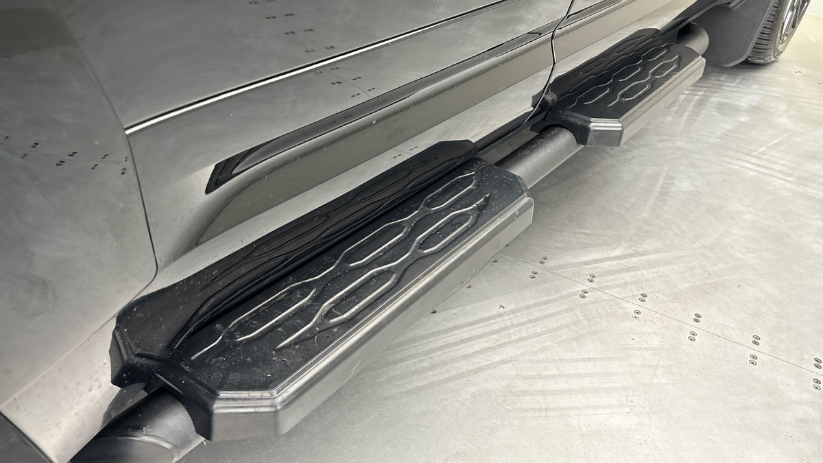 Land Rover Defender 110 Urban Image 25