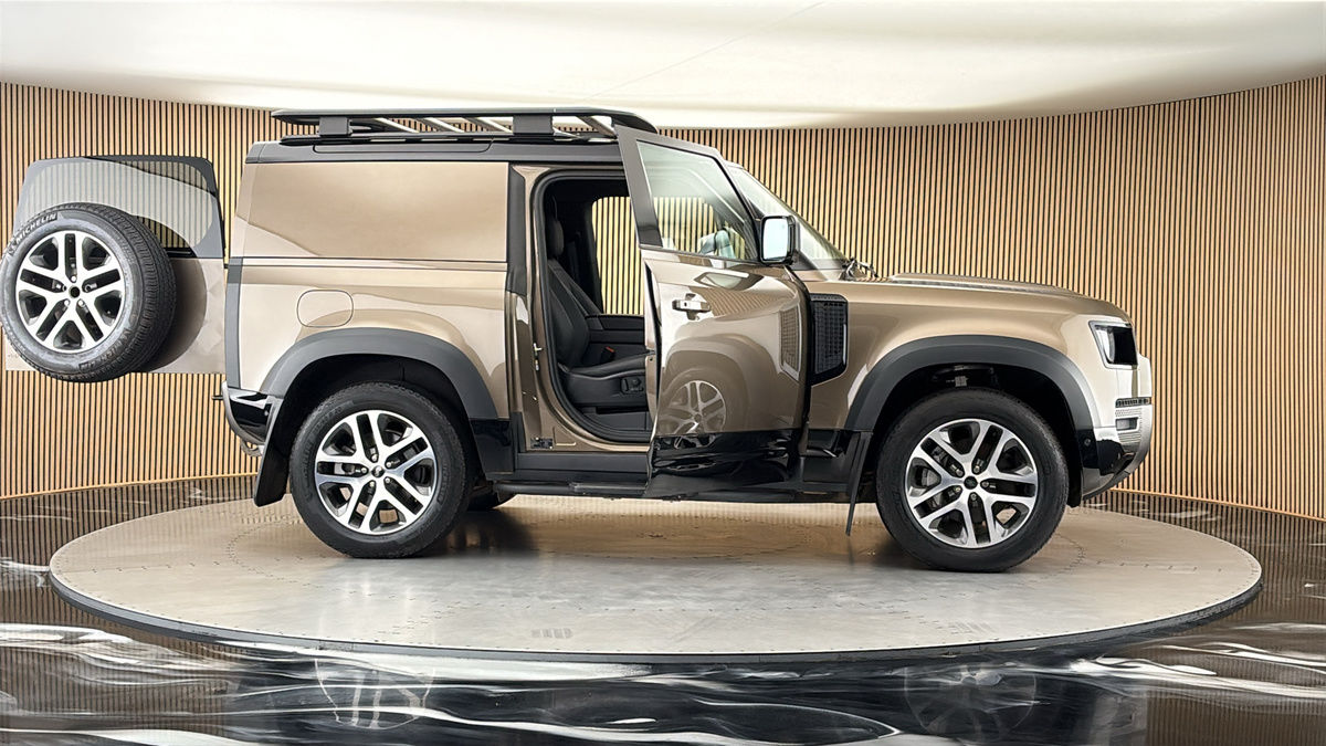 More views of Land Rover Defender 90