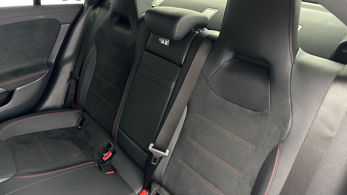 Mercedes-Benz CLA Image 8