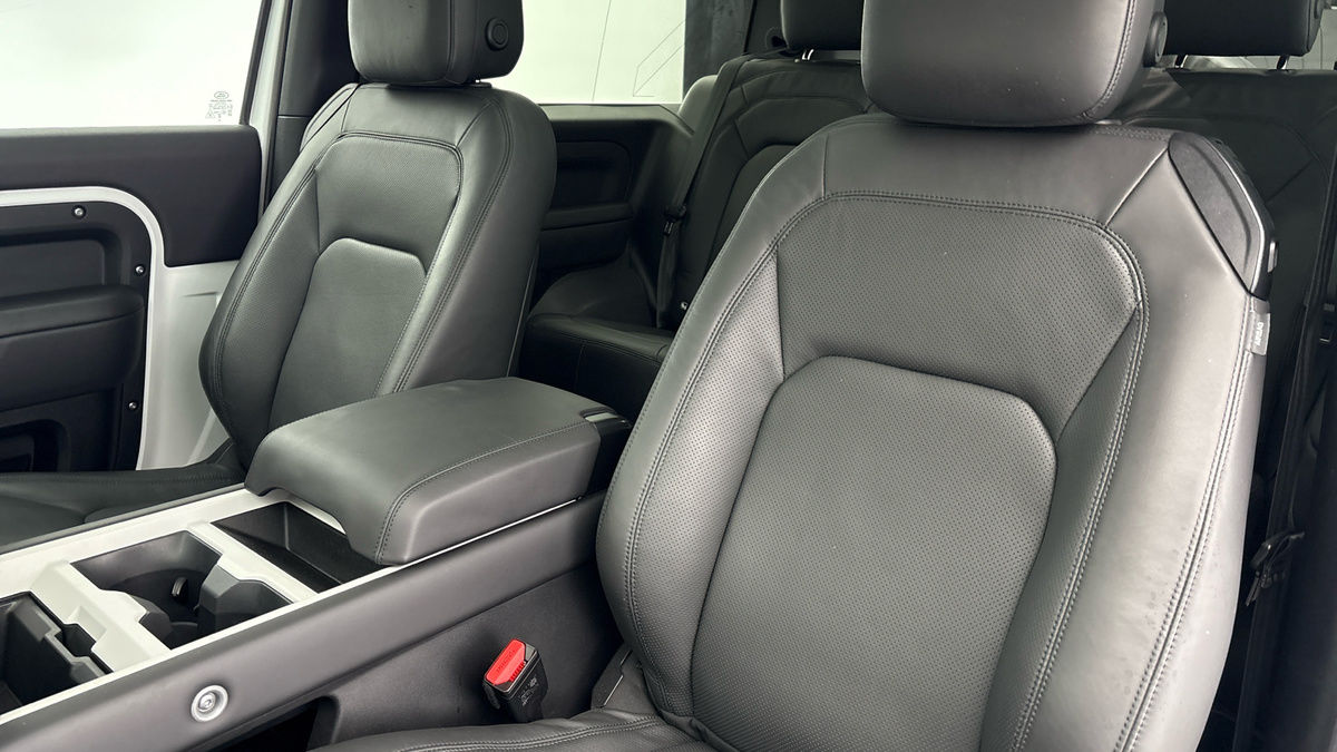 Land Rover Defender 90 Image 7