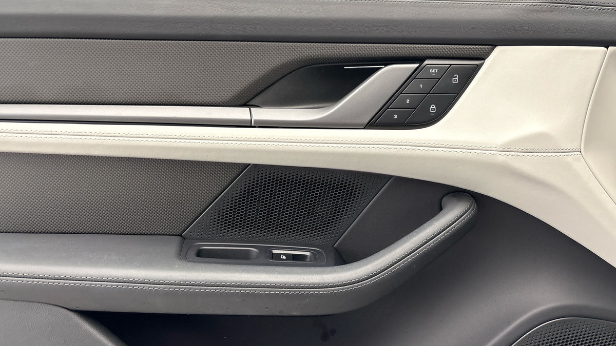 Porsche Taycan Image 19