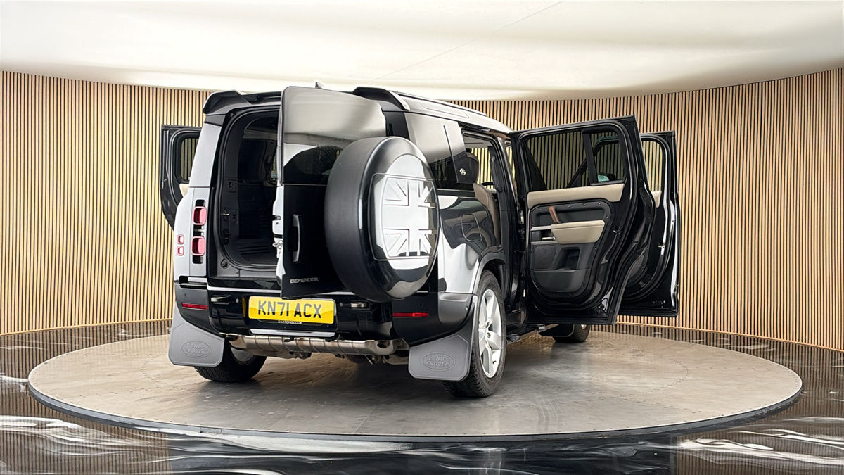 More views of Land Rover Defender 110