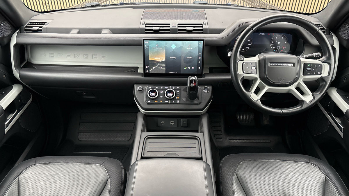 Land Rover Defender 110 Image 12