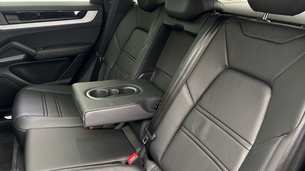 Porsche Cayenne Image 9