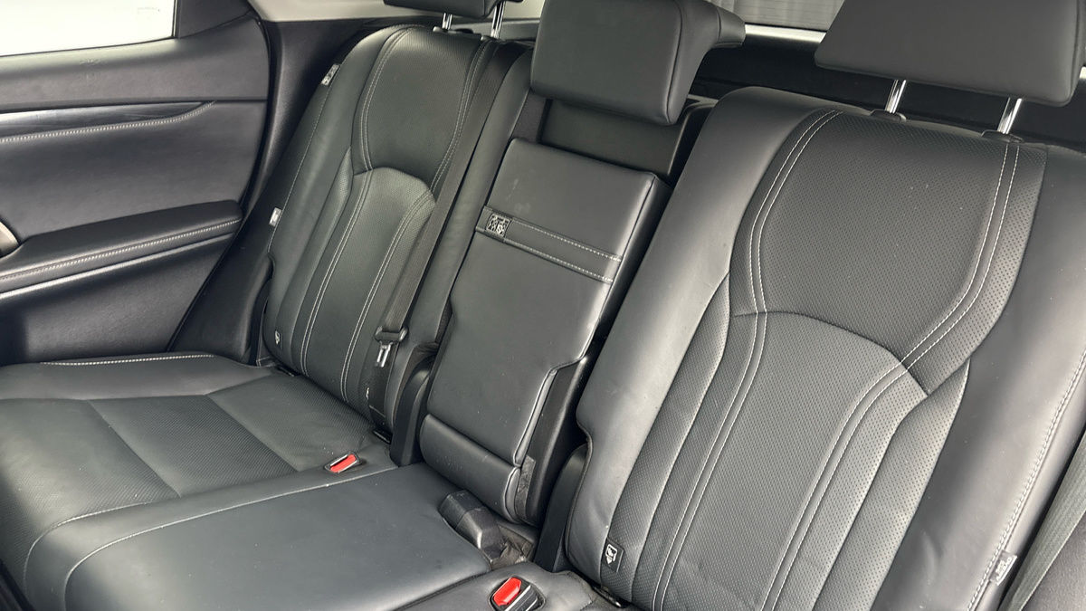 Lexus RX Image 8