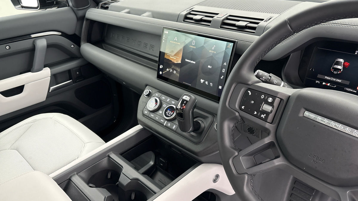 Land Rover Defender 90 Urban Image 24