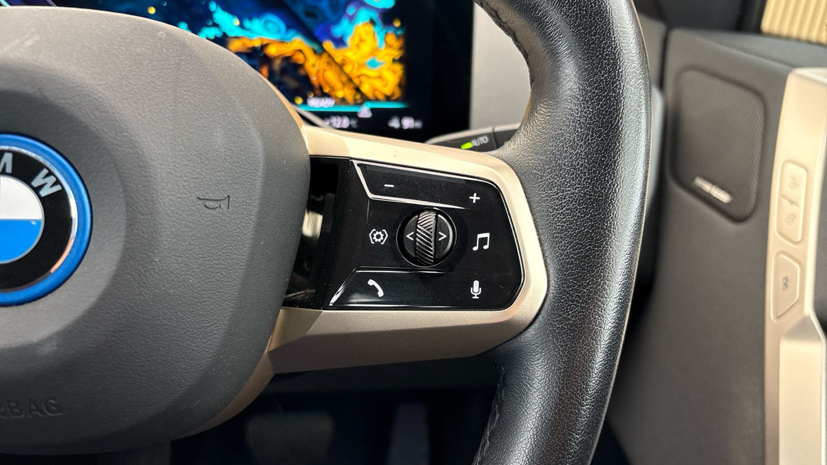 BMW iX Image 14