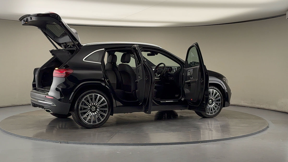 More views of Mercedes-Benz GLA