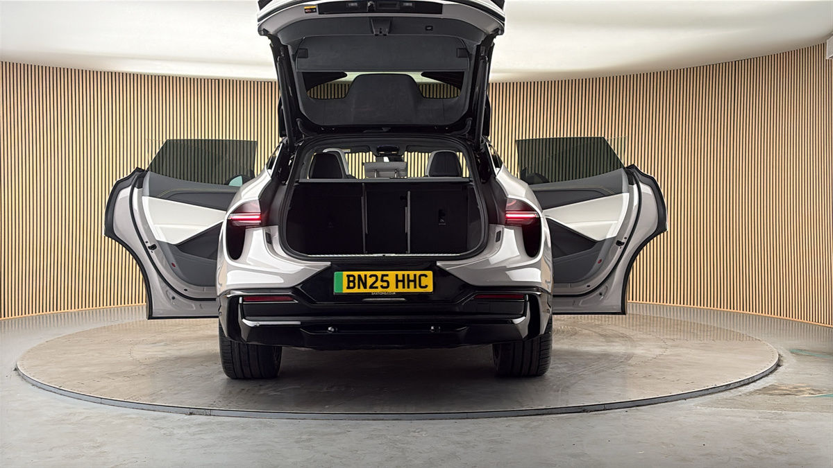 More views of Lotus Eletre