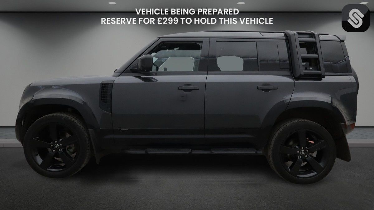 Land Rover Defender 110 Image 11
