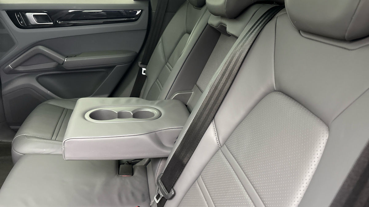 Porsche Cayenne Image 9