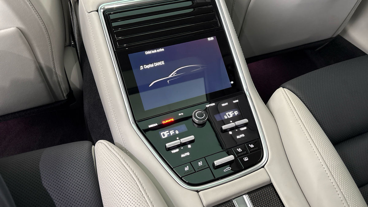 Porsche Panamera Image 32
