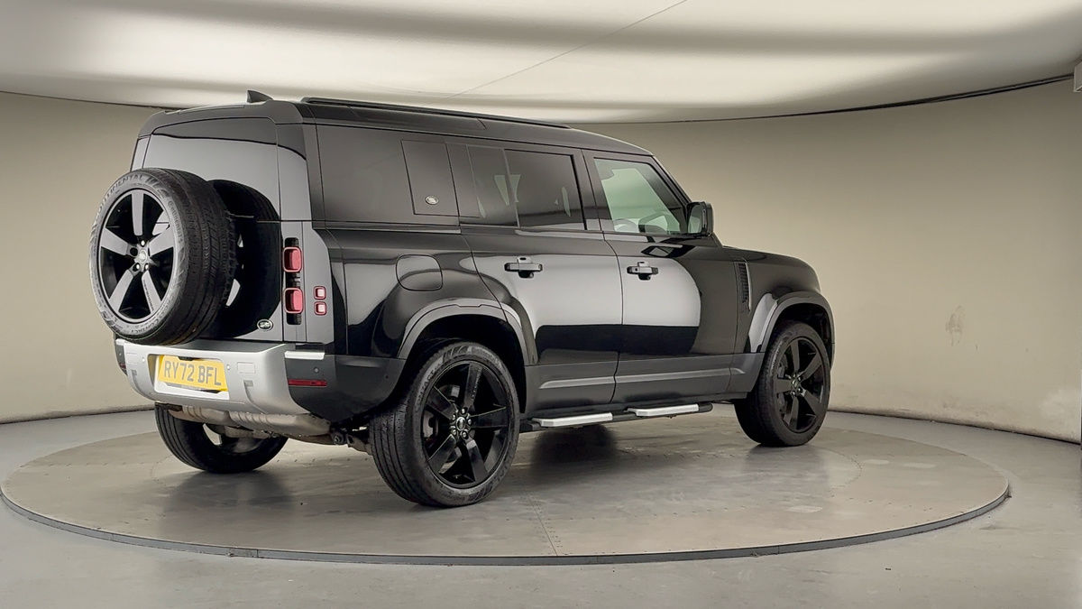 Land Rover Defender 110 Image 21