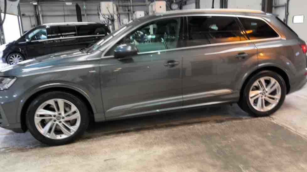 More views of Audi Q7