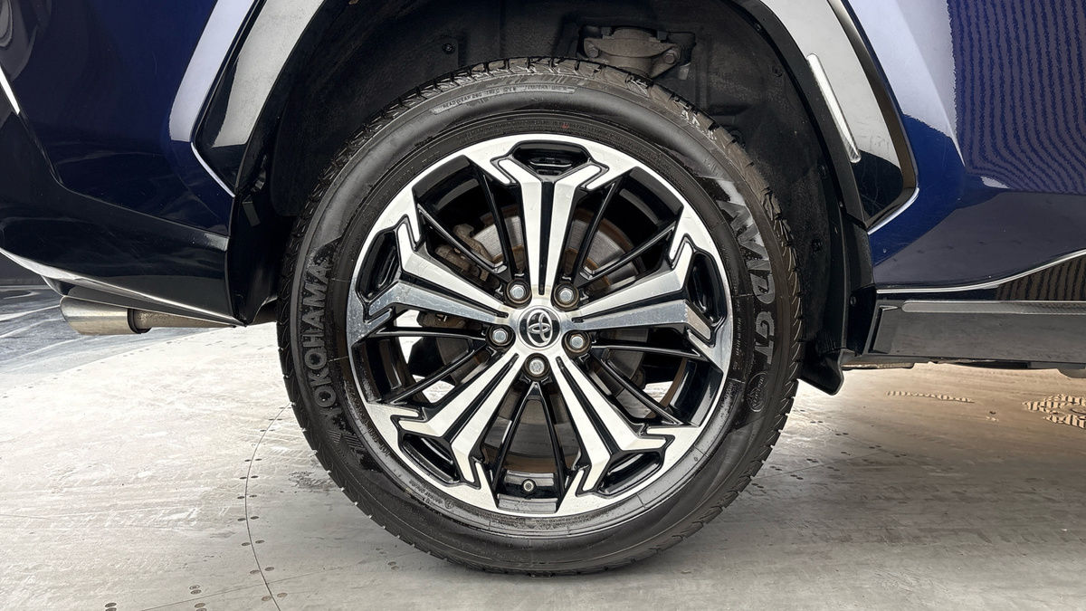 Toyota RAV4 Image 10