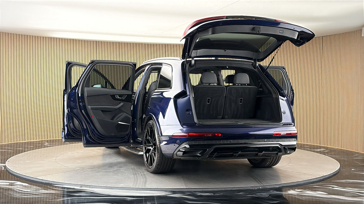 More views of Audi Q7