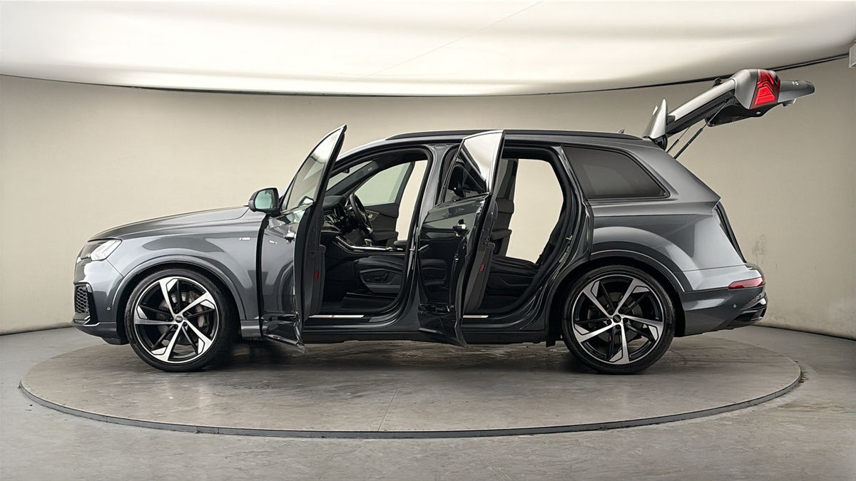 More views of Audi Q7