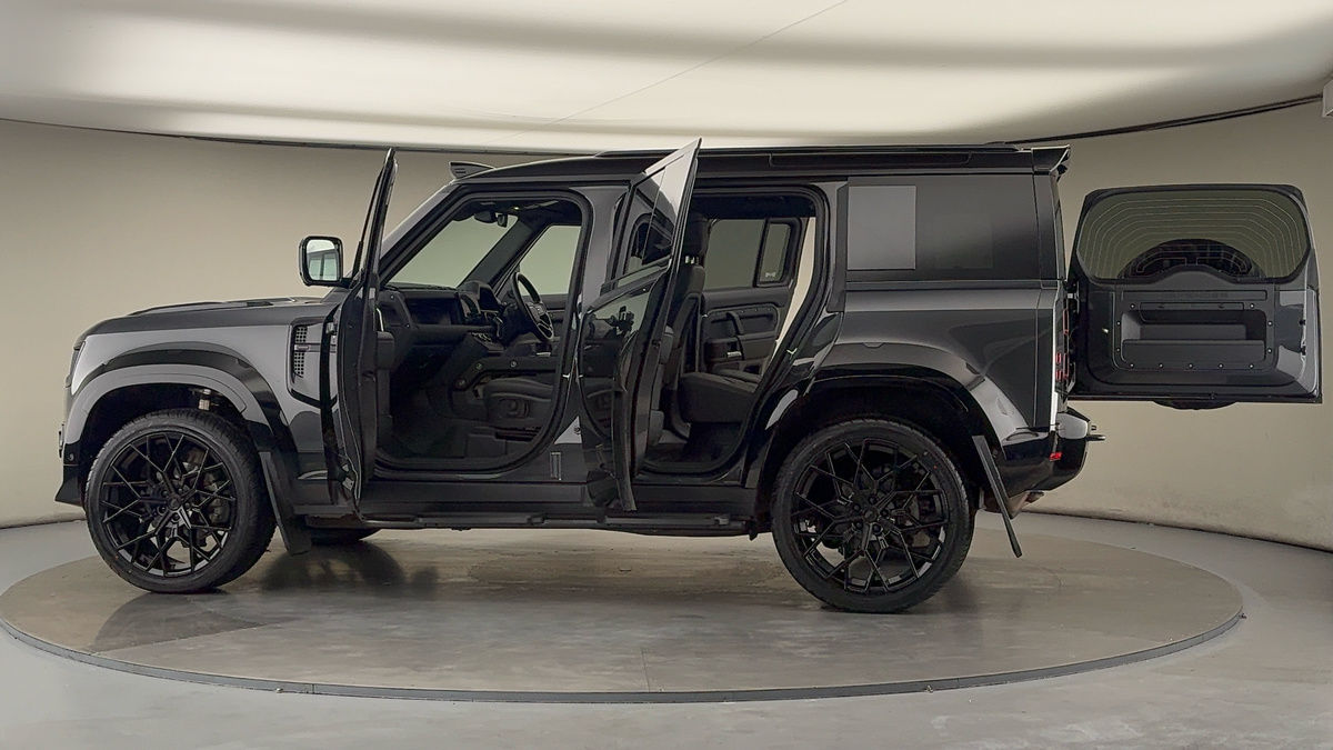 More views of Land Rover Defender 110