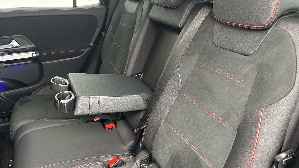 Mercedes-Benz GLB Image 9