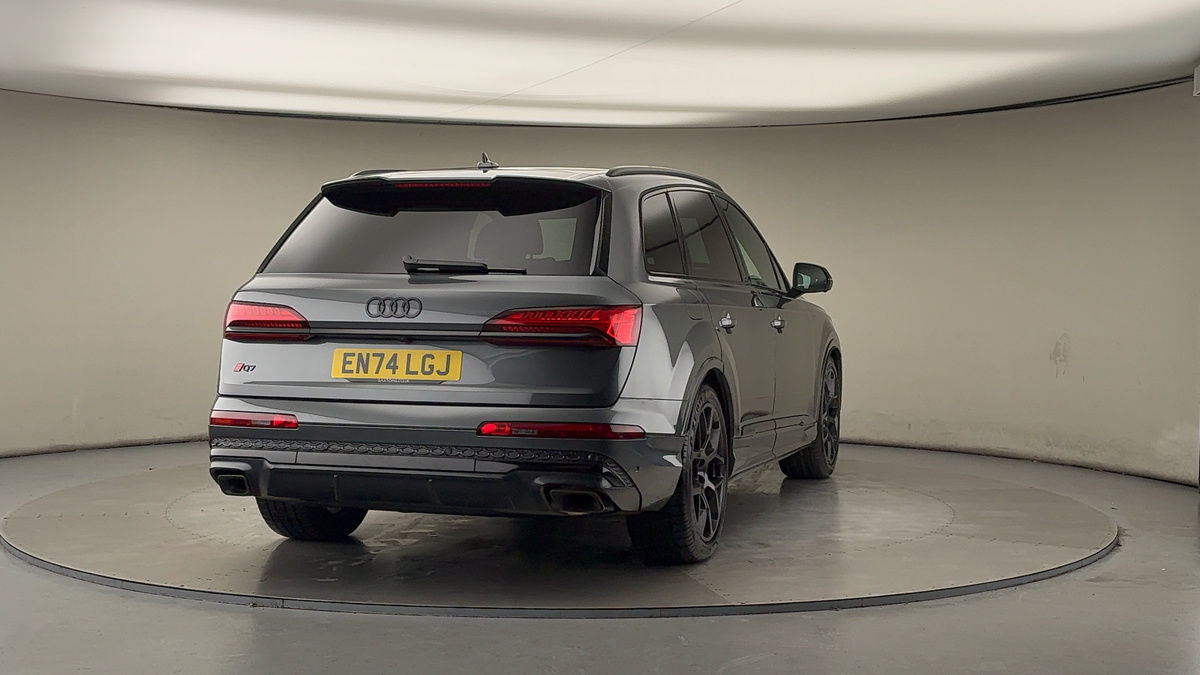 More views of Audi Q7