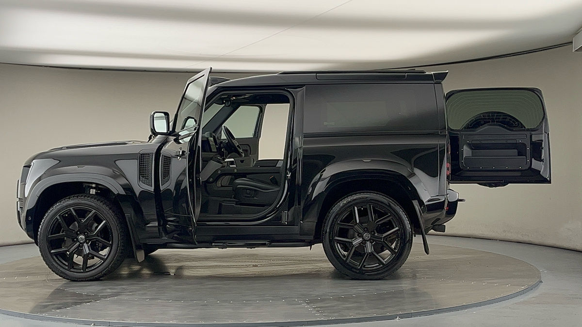 More views of Land Rover Defender 90