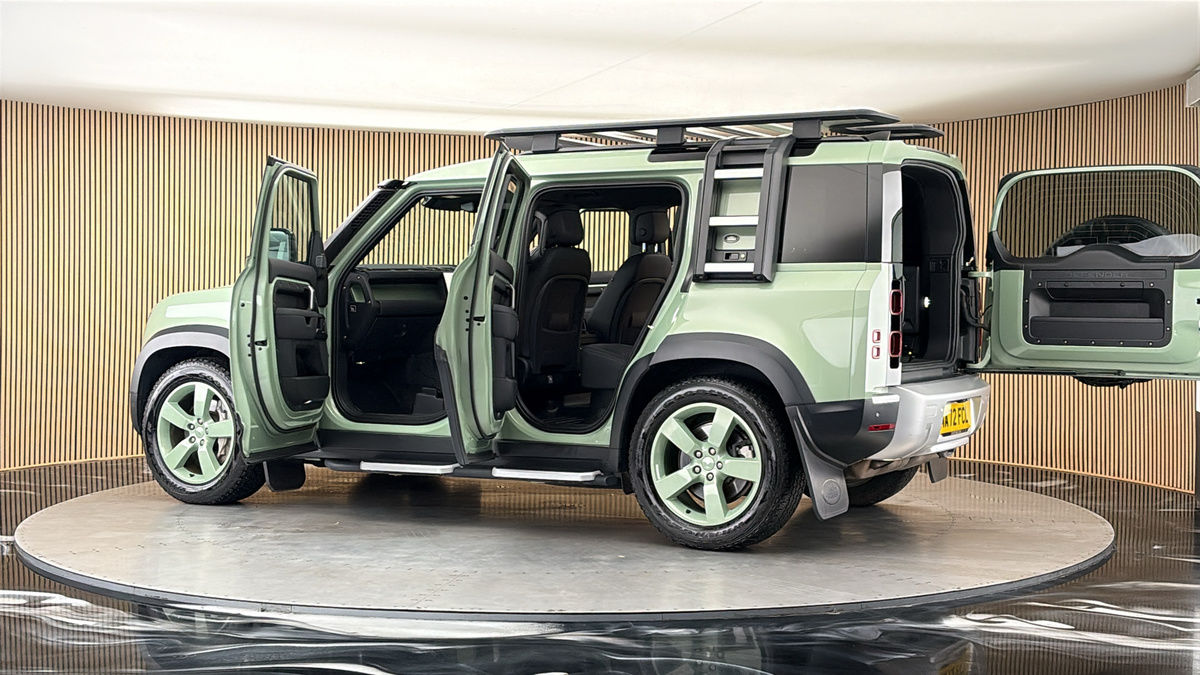 More views of Land Rover Defender 110