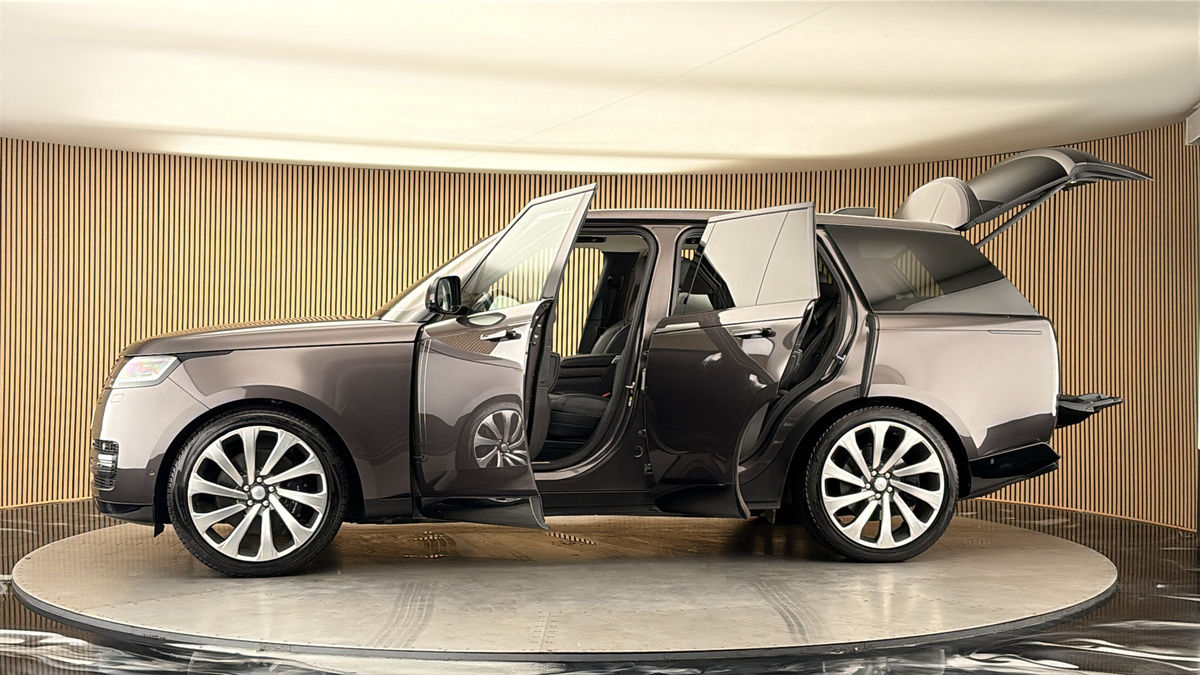 More views of Land Rover Range Rover