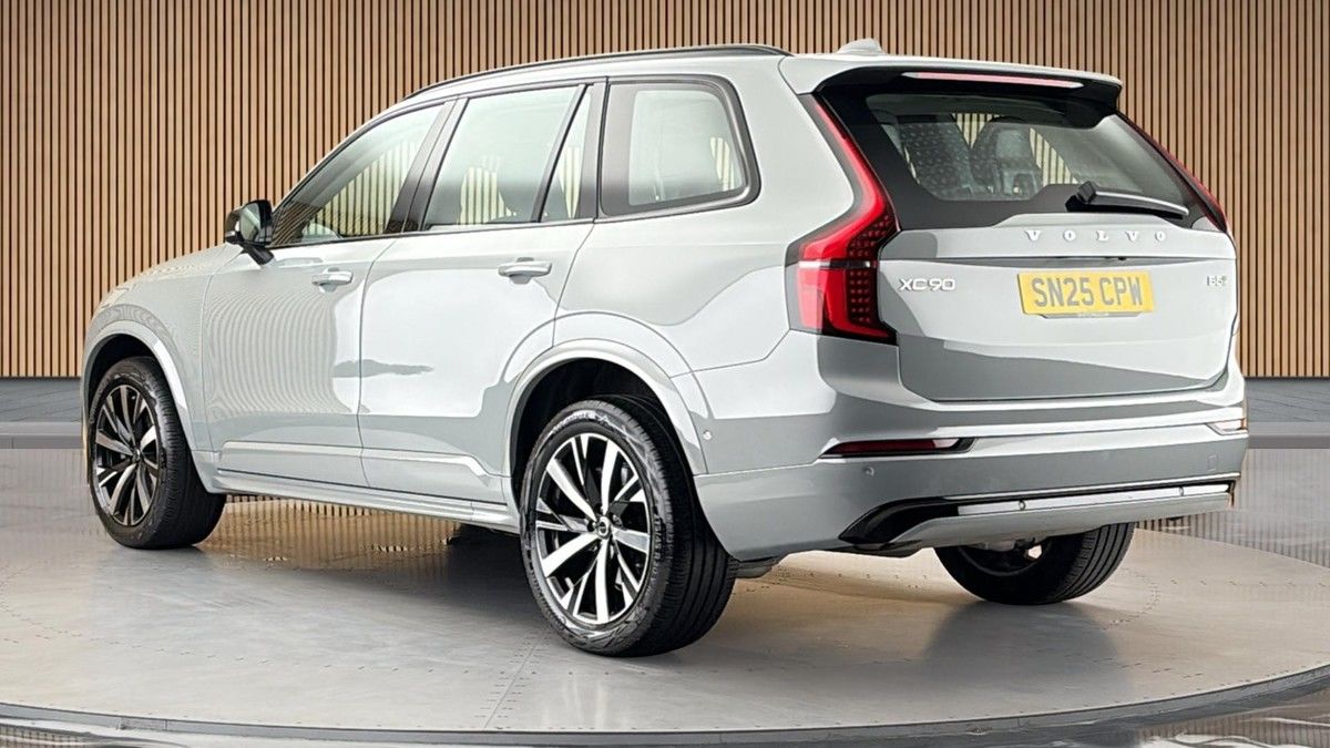 Volvo XC90 Image 2