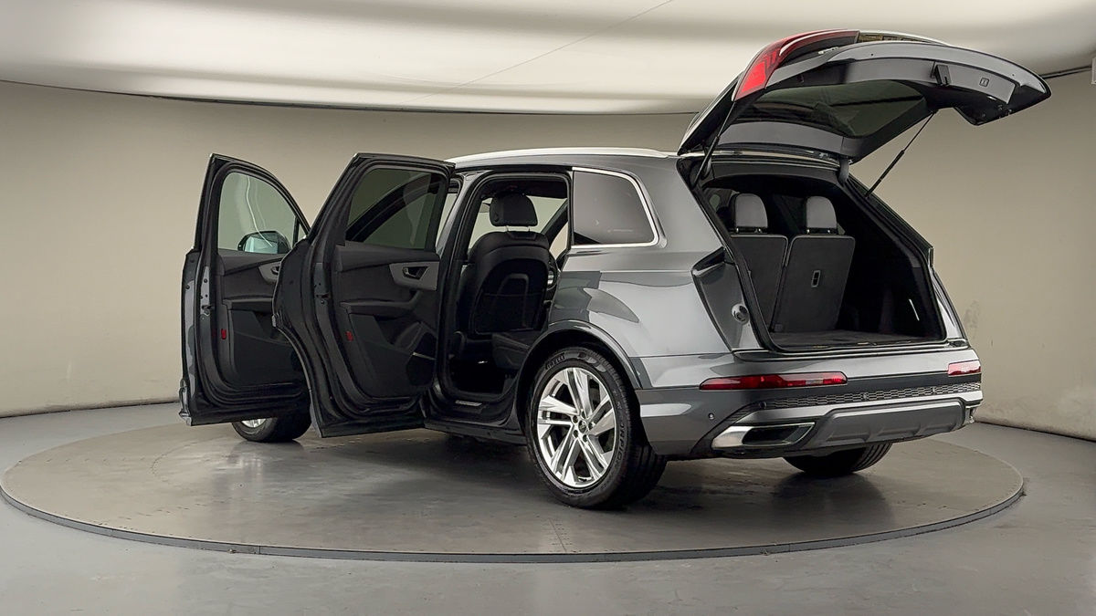 More views of Audi Q7