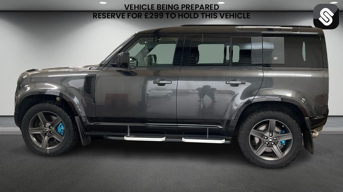 Land Rover Defender 110 Image 6