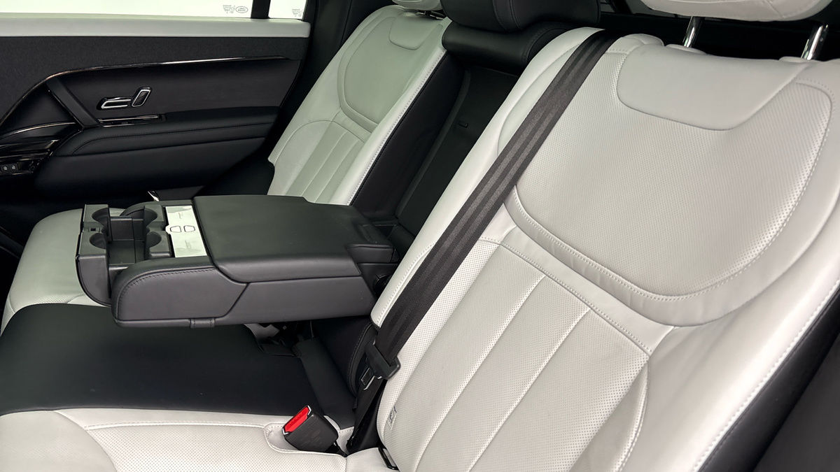 Land Rover Range Rover Sport Image 9