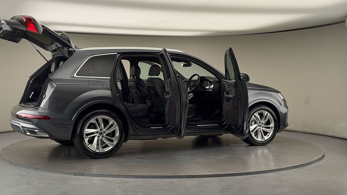 More views of Audi Q7