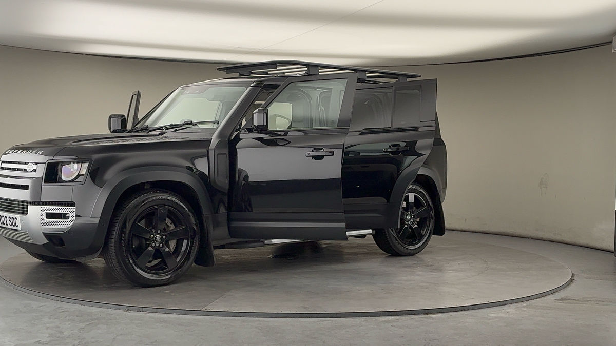 Land Rover Defender 110 Image 22