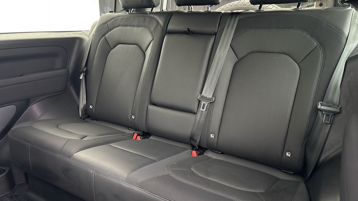 Land Rover Defender 90 Image 8