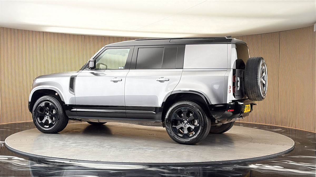 More views of Land Rover Defender 110