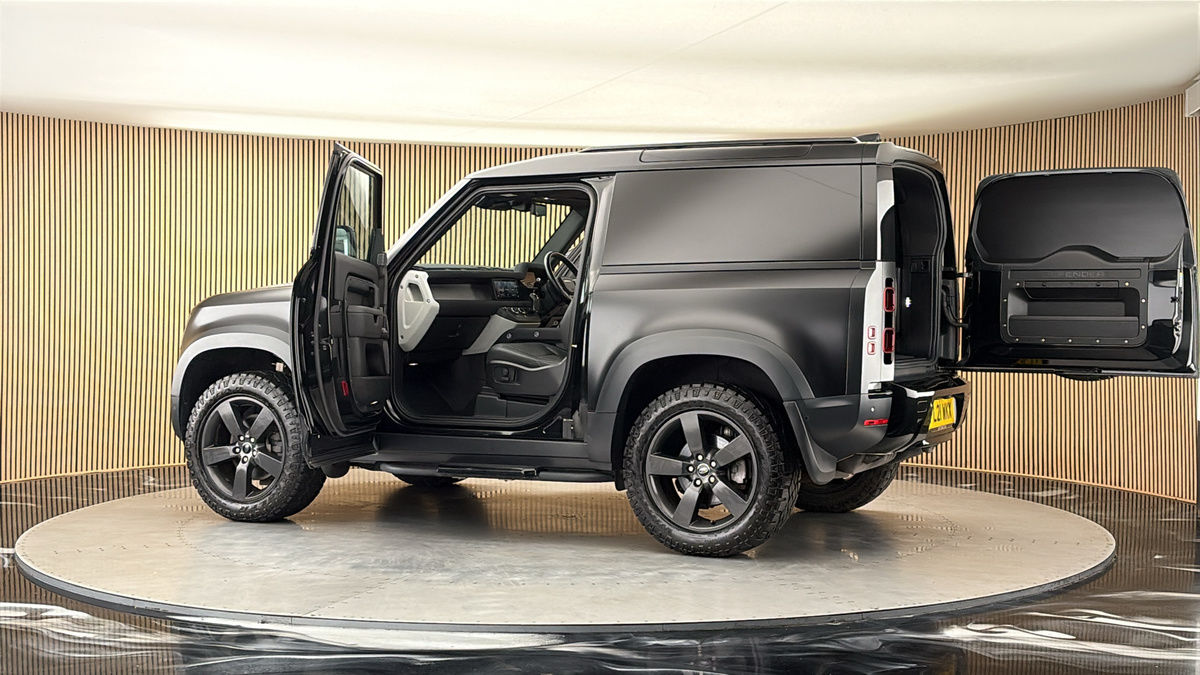 More views of Land Rover Defender 90