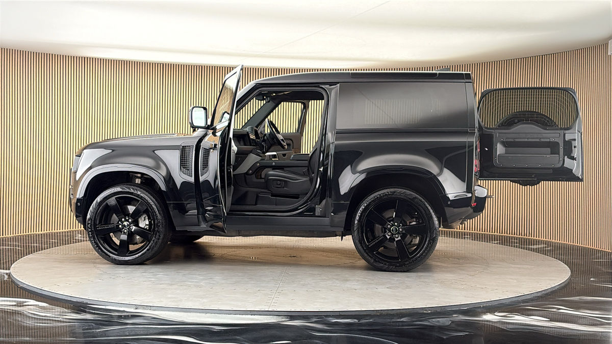 More views of Land Rover Defender 90