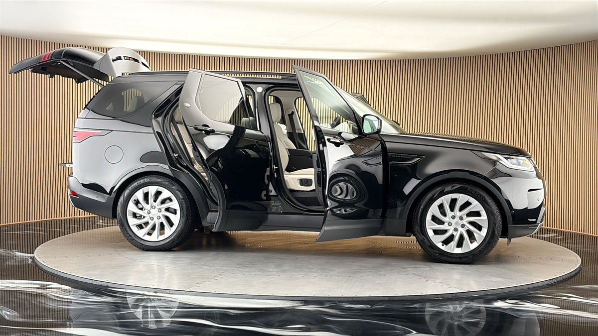 More views of Land Rover Discovery