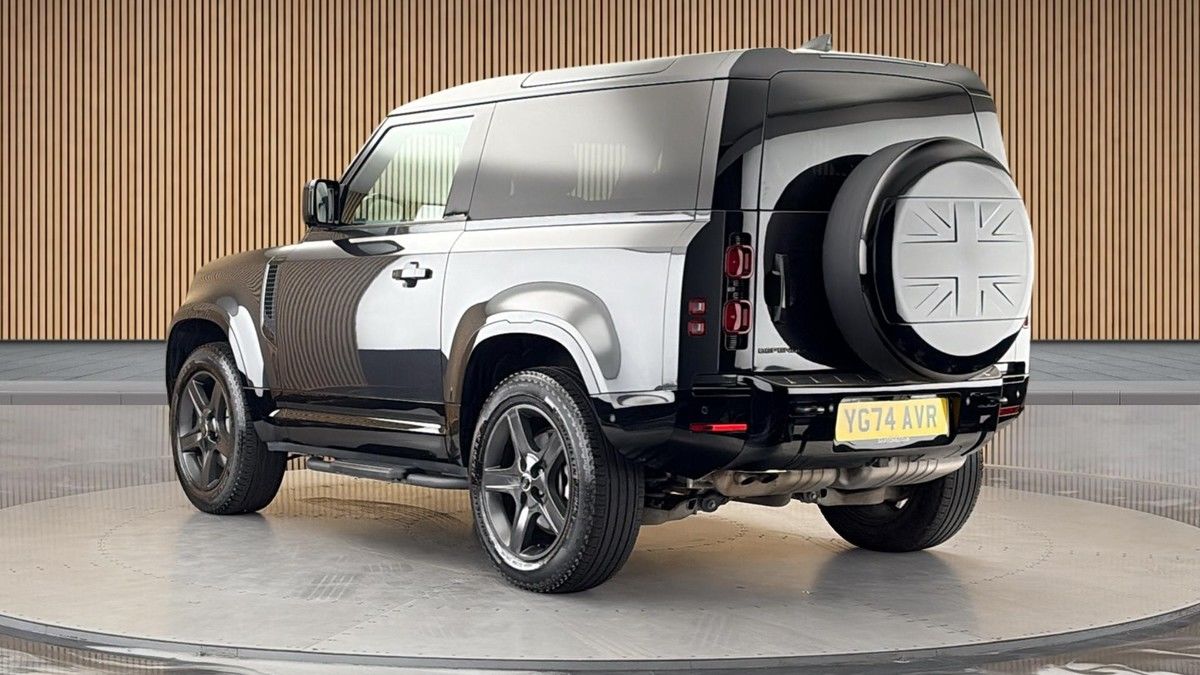 Land Rover Defender 90 Image 2