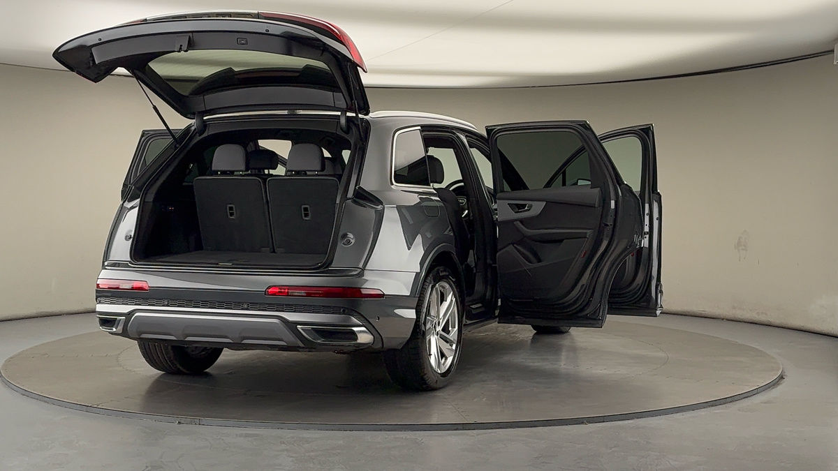 More views of Audi Q7