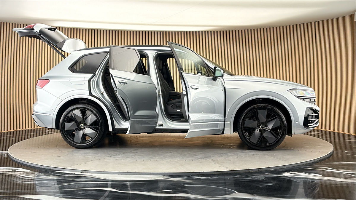 More views of Volkswagen Touareg